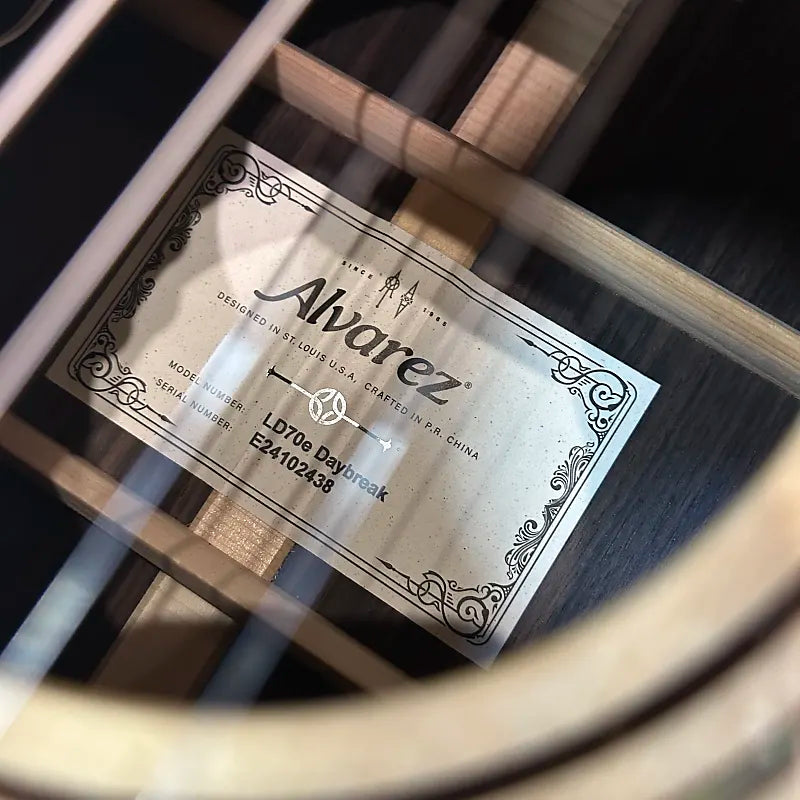 Alvarez LD70e Laureate Series Dreadnought w/ FlexiCase - Daybreak