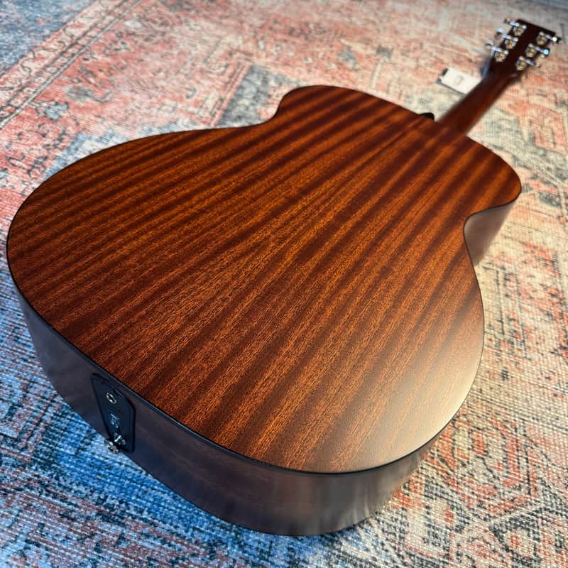 Martin 00-10E Retro Joe Bonamassa Signature 2026 – 1937 Sunburst w/ Soft Case
