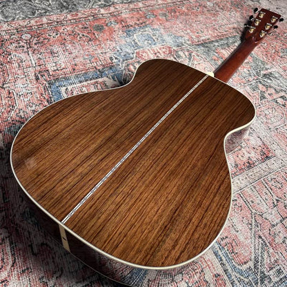 Martin OM-28 Standard Series 2025 – 1933 Ambertone w/Case