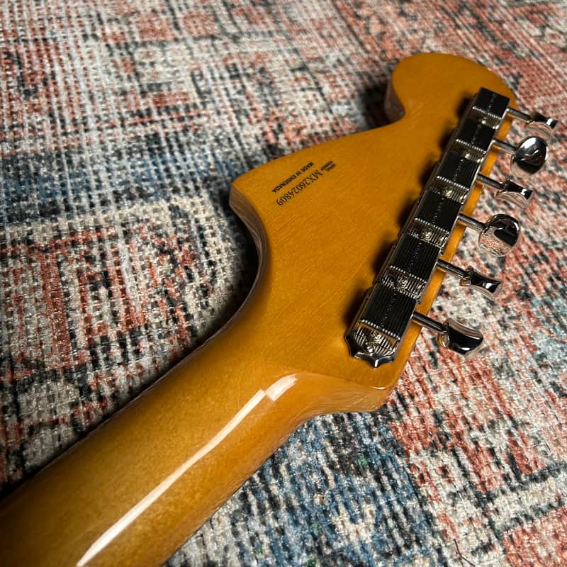 Fender Vintera III Mid '60s Jaguar w/Deluxe Gig Bag - Shell Pink