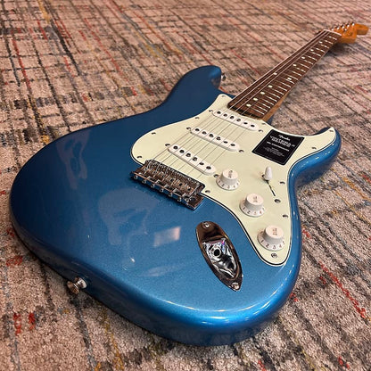 Fender Vintera II '60s Stratocaster - Lake Placid Blue w/ Deluxe Gig Bag
