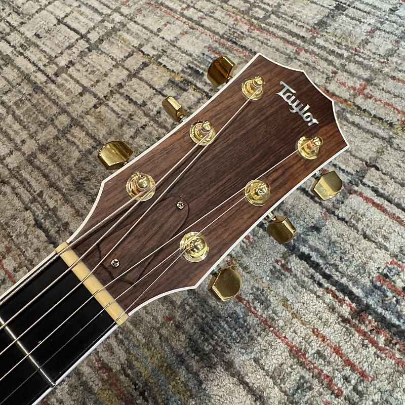 USED Taylor 810 (2003) w/ Case