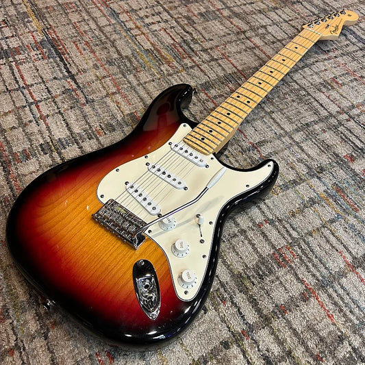 Fender American Standard Stratocaster Maple Fingerboard w/Case - 3 Color Sunburst