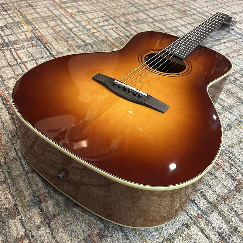 Alvarez LT60e Laureate Series 000-12 Fret Acoustic w/ FlexiCase - Sunset