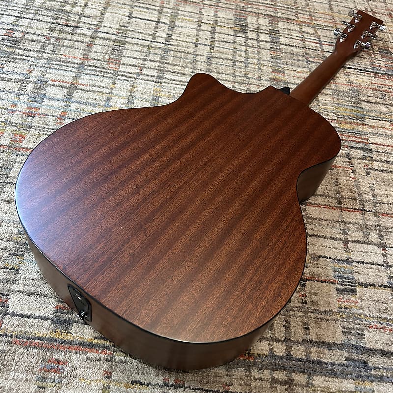 USED Martin Road Series GPC-11E w/ Soft Case - Natural