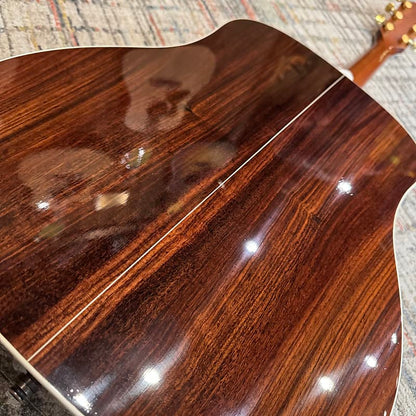 USED Taylor 810 (2003) w/ Case