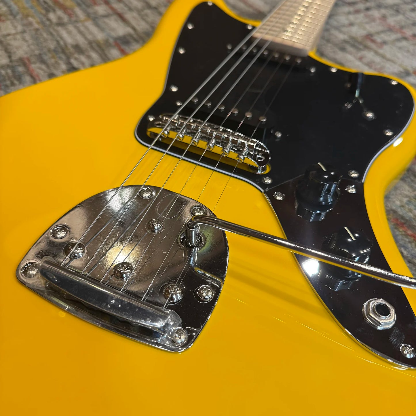Squier FSR Affinity Jaguar  - Graffiti Yellow