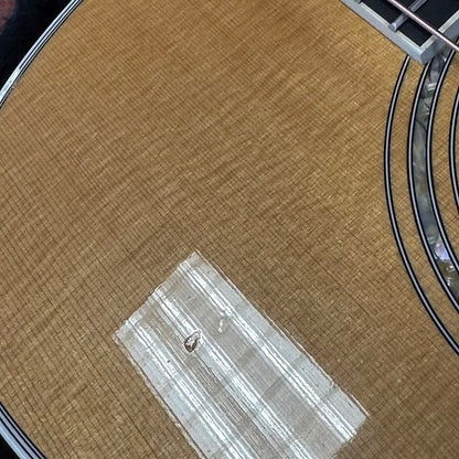USED Taylor 810 (2003) w/ Case