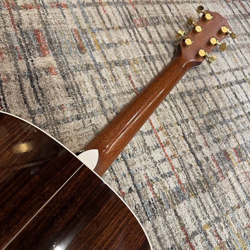 USED Taylor 810 (2003) w/ Case