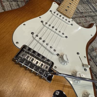 USED Fender FSR American Special Hand-Stained Stratocaster with Maple Fretboard - Satin Honey Burst